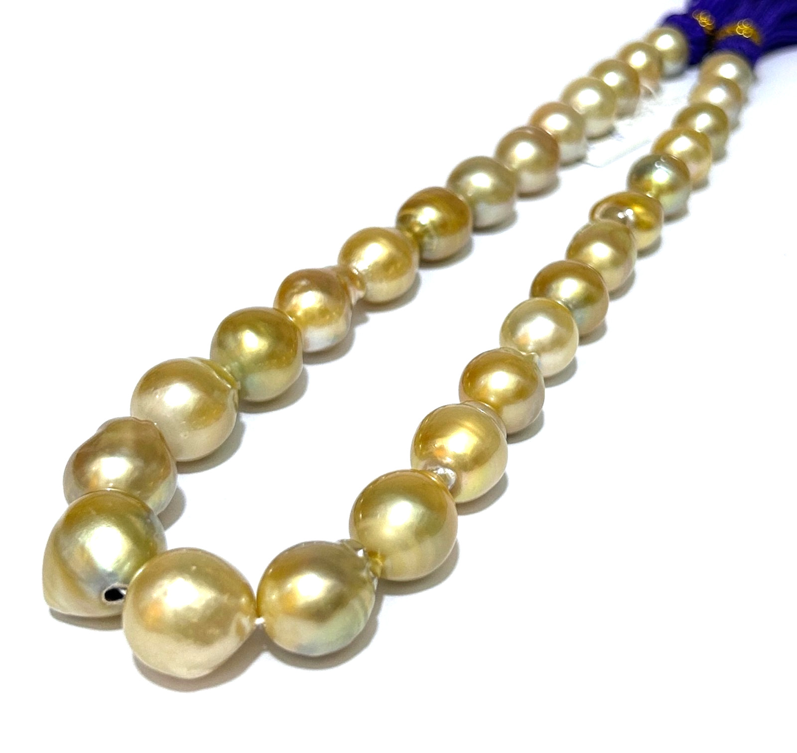Giant 11 – 17.3mm 28 pcs South Sea Multi Gold Oval Baroque Pearl 16″ Strand