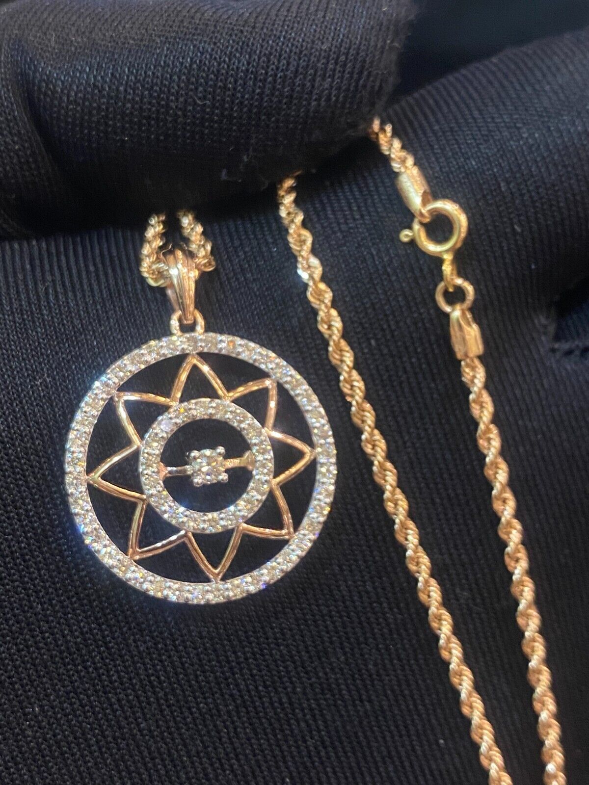 1.22 Cts Round Brilliant Cut Diamonds Medallion Rope Chain Necklace In 14K Gold