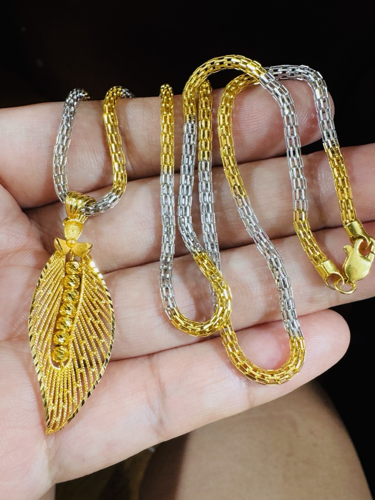22K 916 Real Gold 21.5”/22” long Flower Leaf Set Necklace 14.1g 3.mm