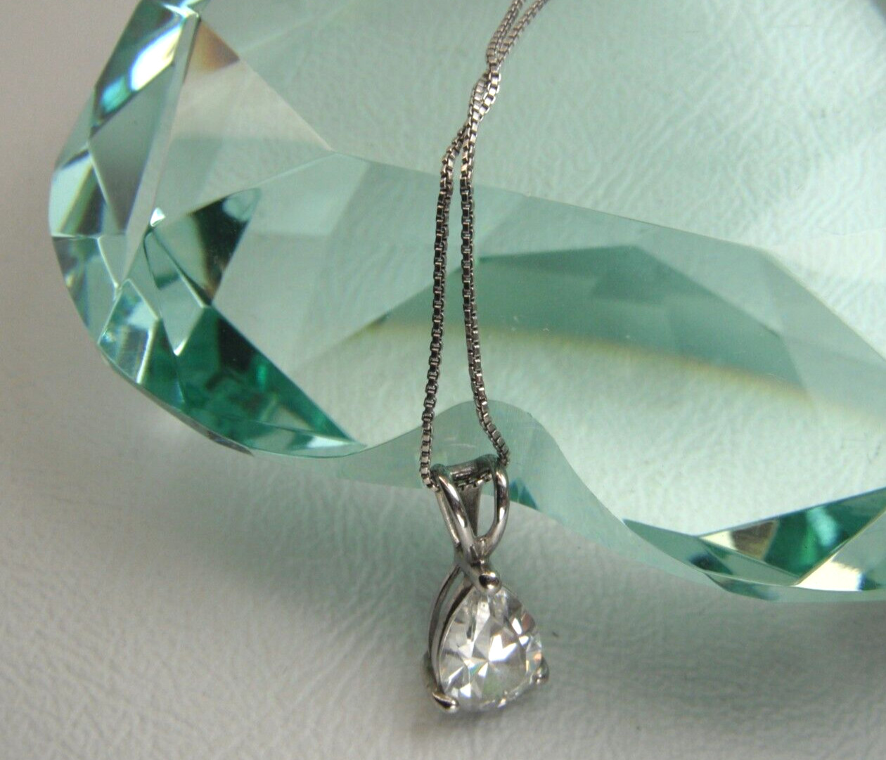 925 Teardrop Swarovski Pendant 925 1.51g Box Chain 18.5″ Spring Ring Clasp