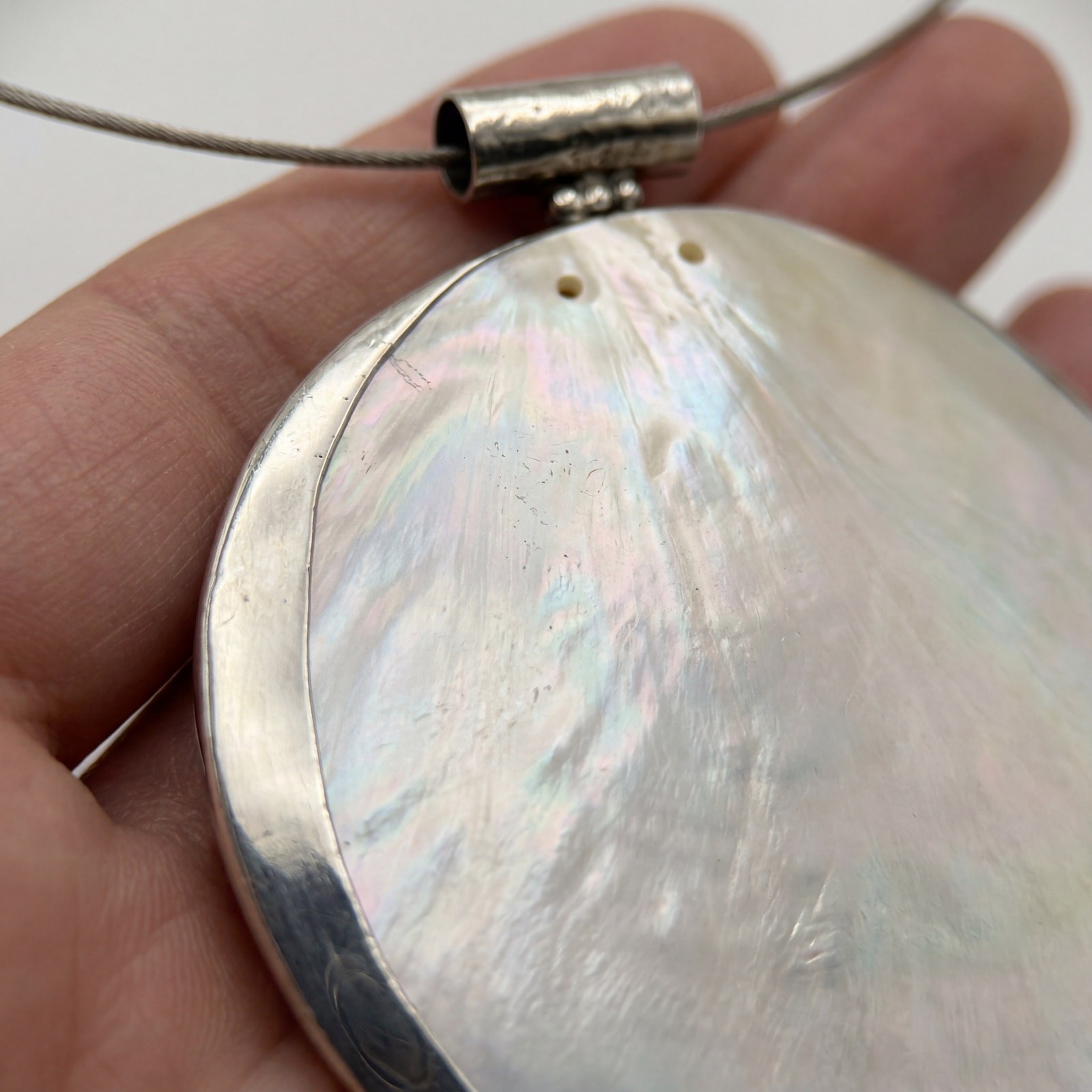 Mother of Pearl Statement Pendant Necklace CollarIridescent Shell 16.5″
