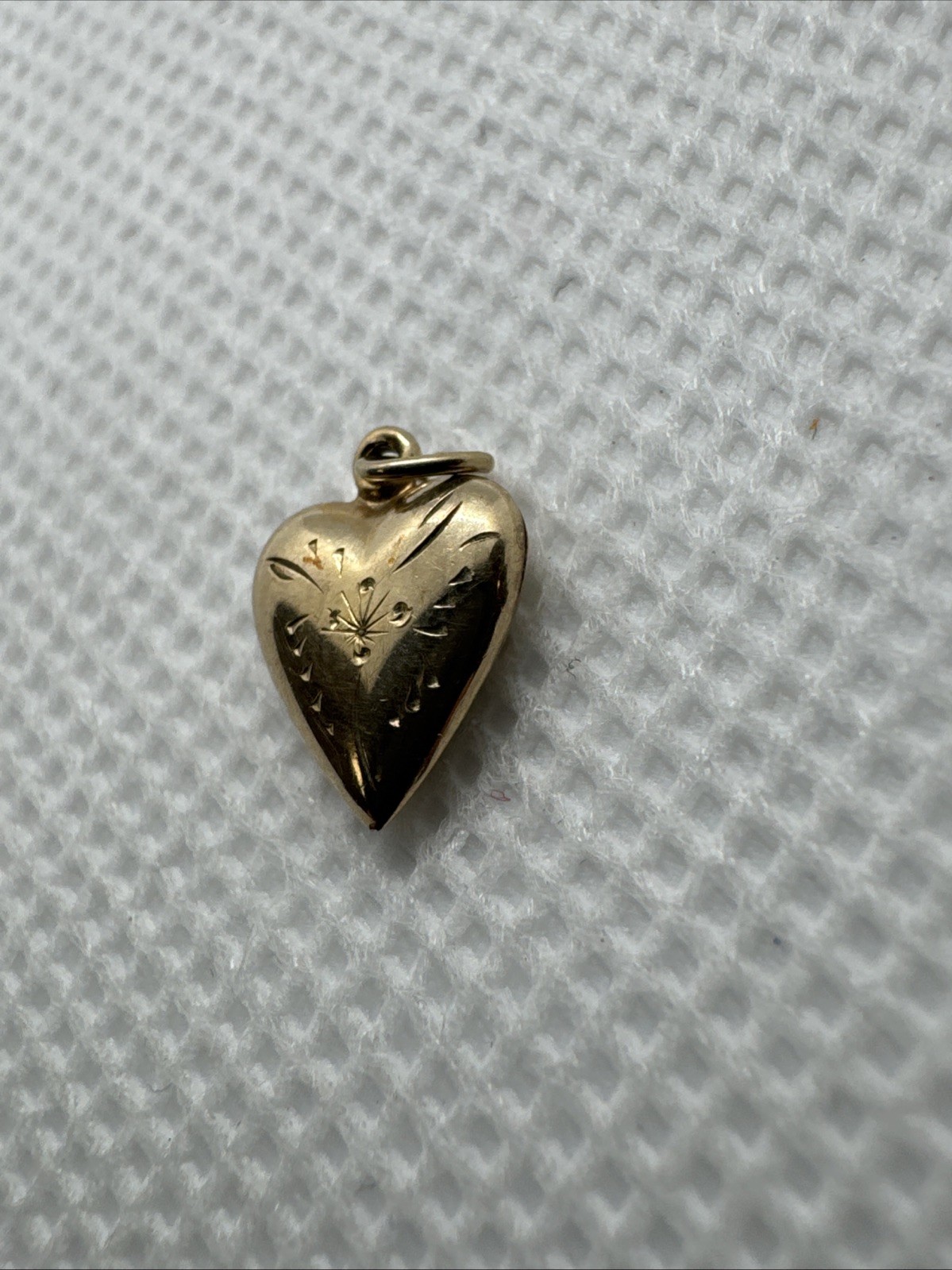 Beautiful 10k Yellow Gold Puffy Heart Hollow Charm Pendant 0.36g Love Carved