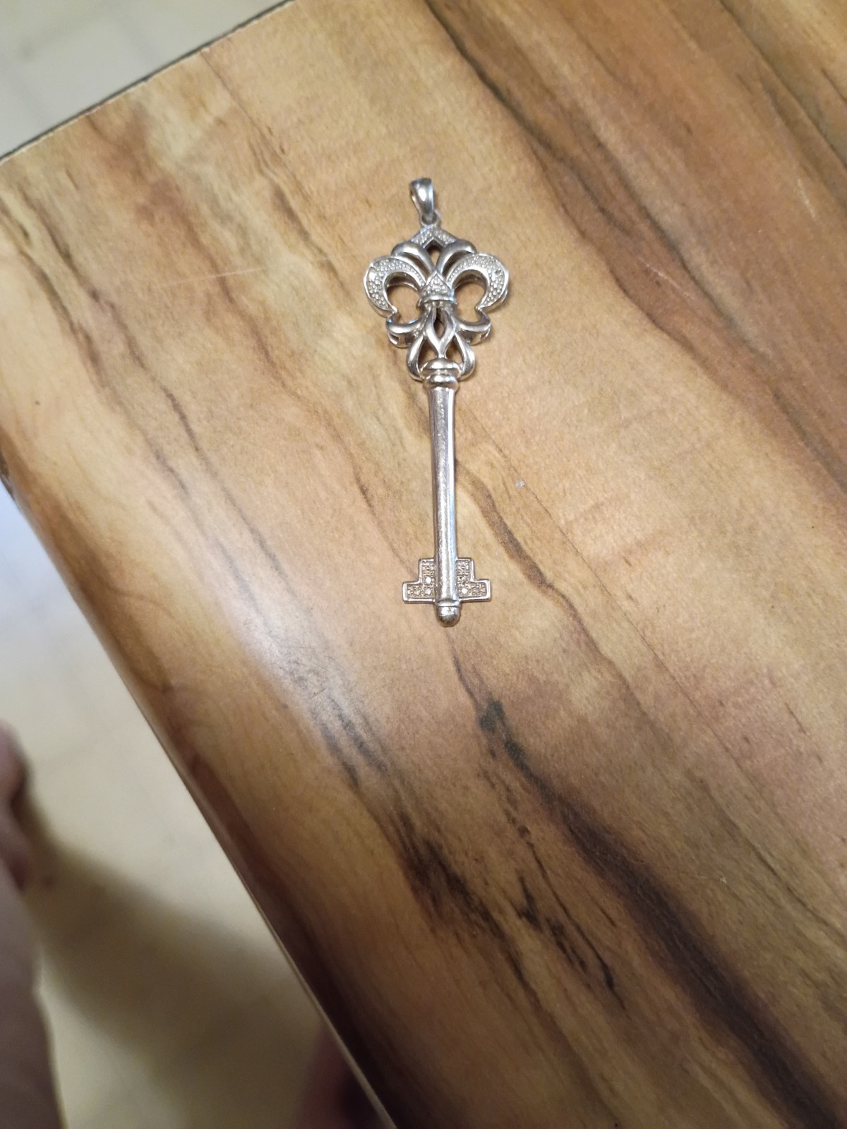 925 Sterling Silver Real Round-Cut Diamond Fleur de Lis Key Pendant