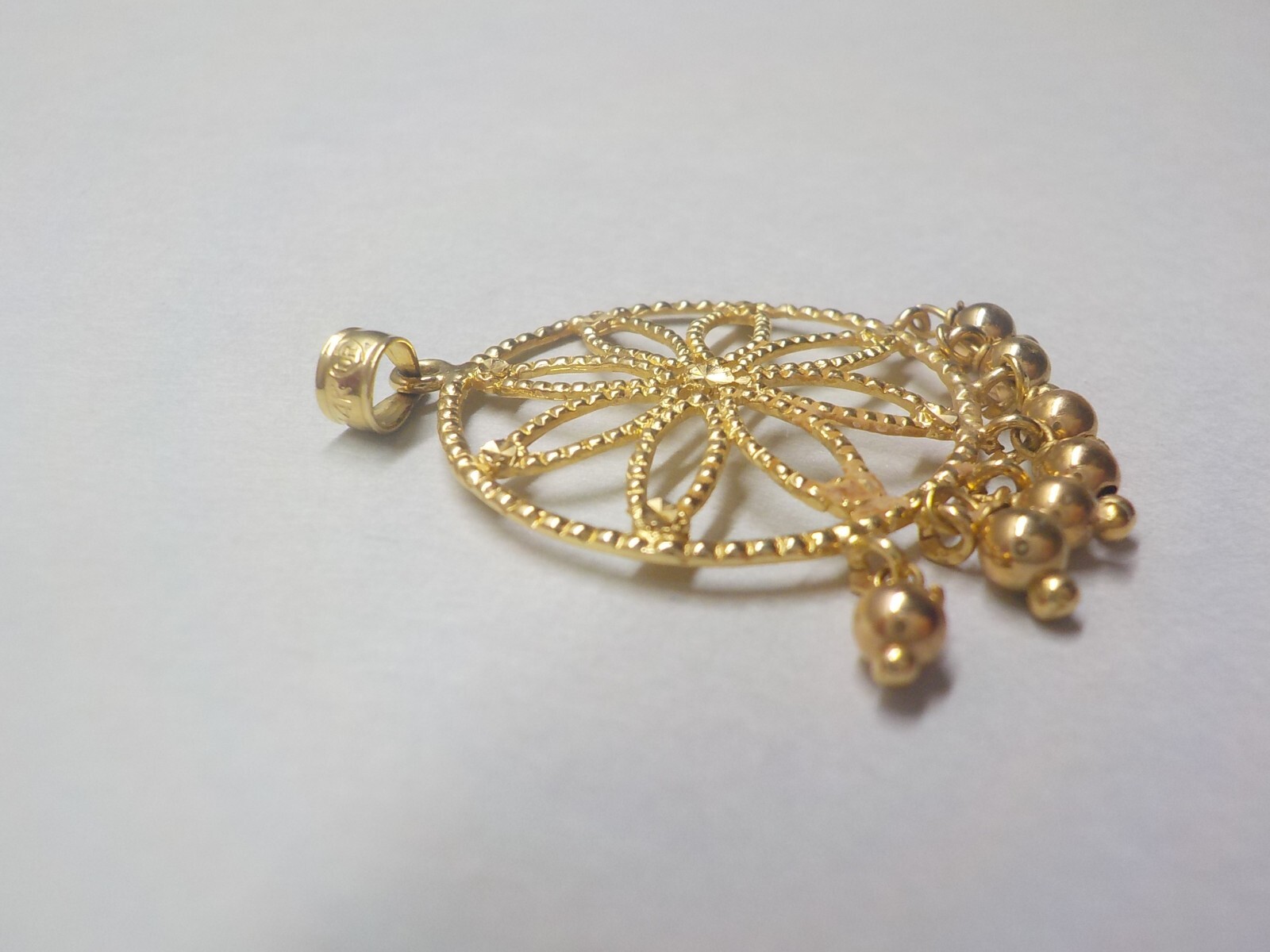 14KT Gold Delicate Lacey Pendant / Charm 2 grams
