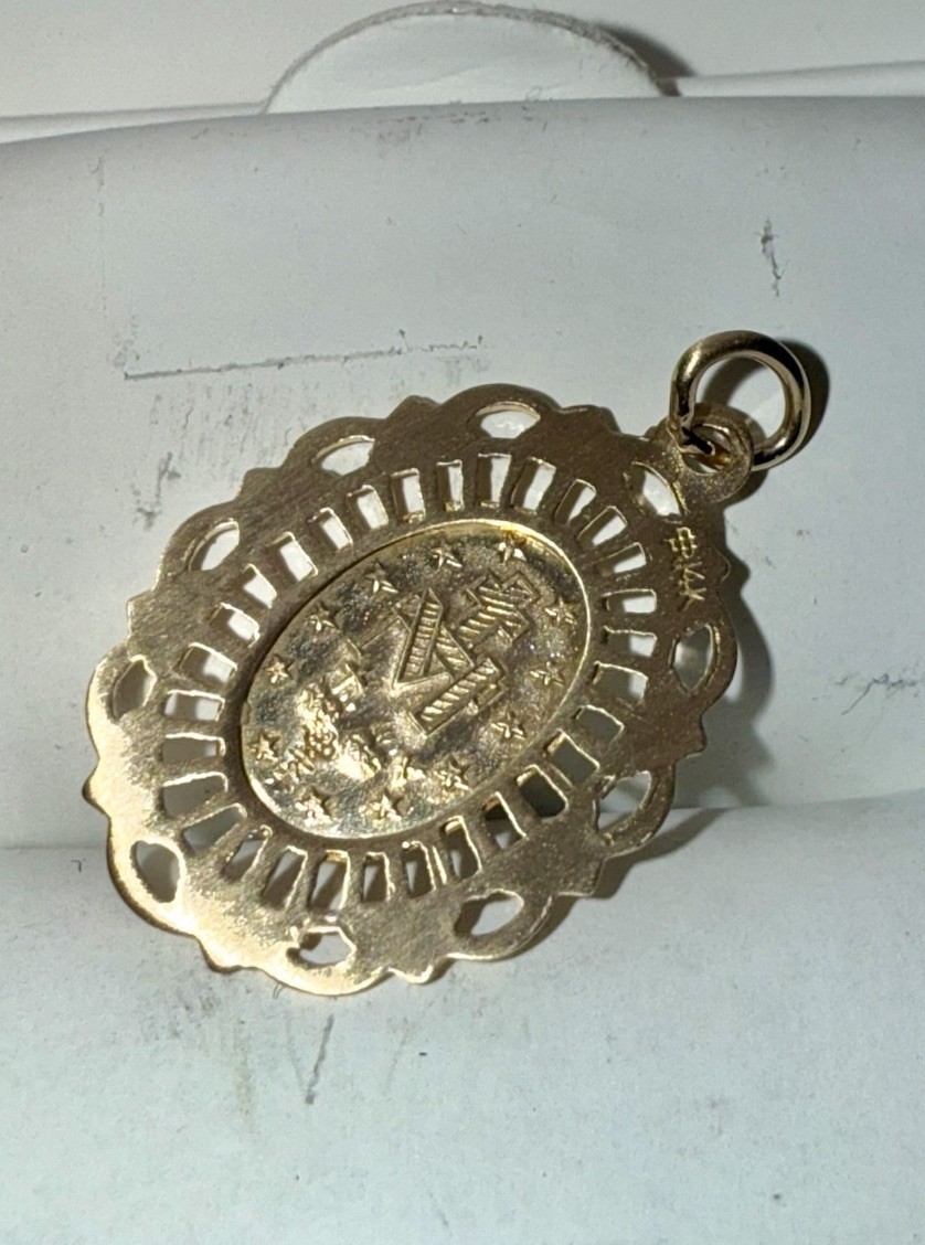 ESTATE Solid 14K Gold Virgin Mary Religious Oval Pendant