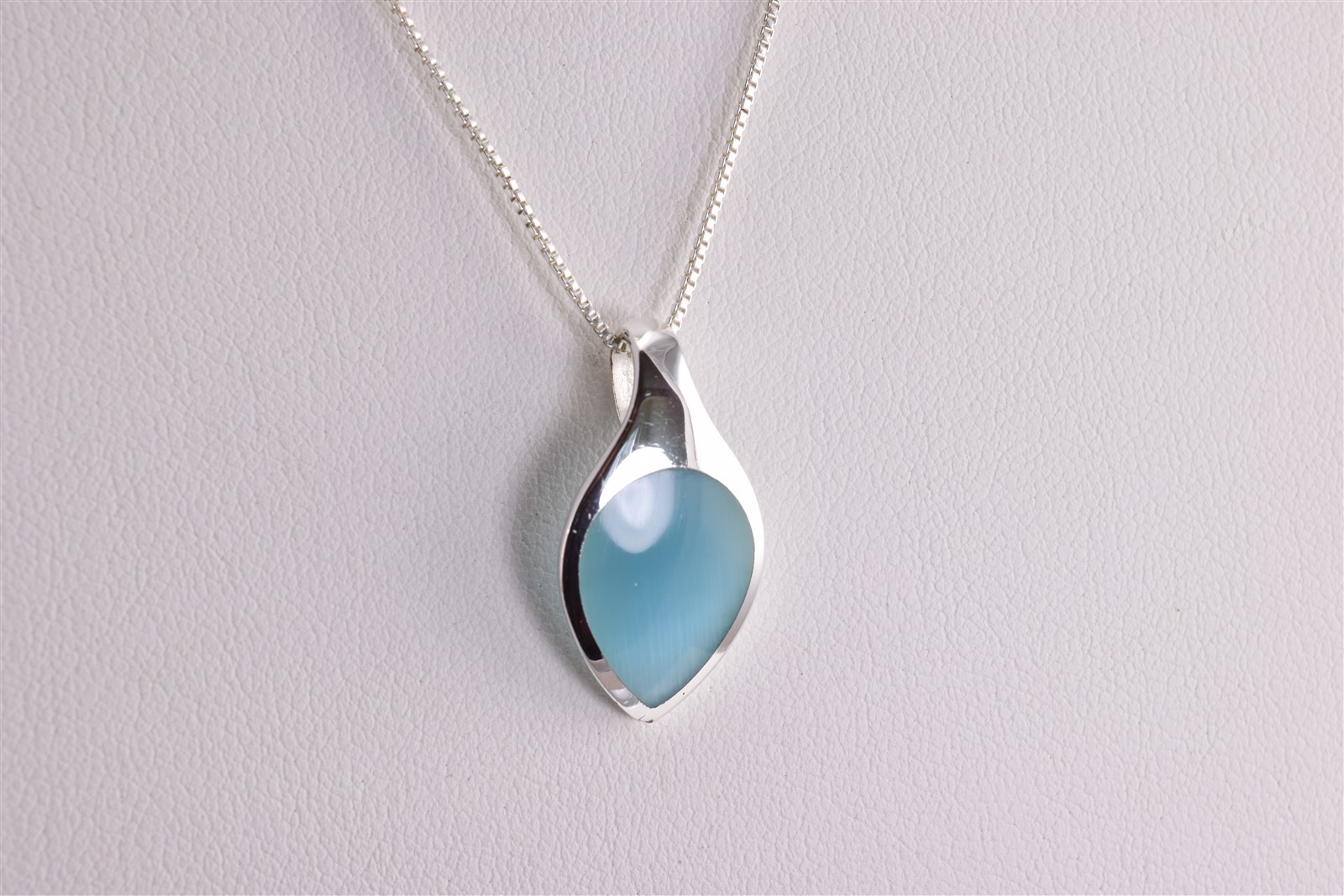 Sterling Silver 25mm x 16mm Blue Accented Modernist Teardrop 925 Pendant Chain