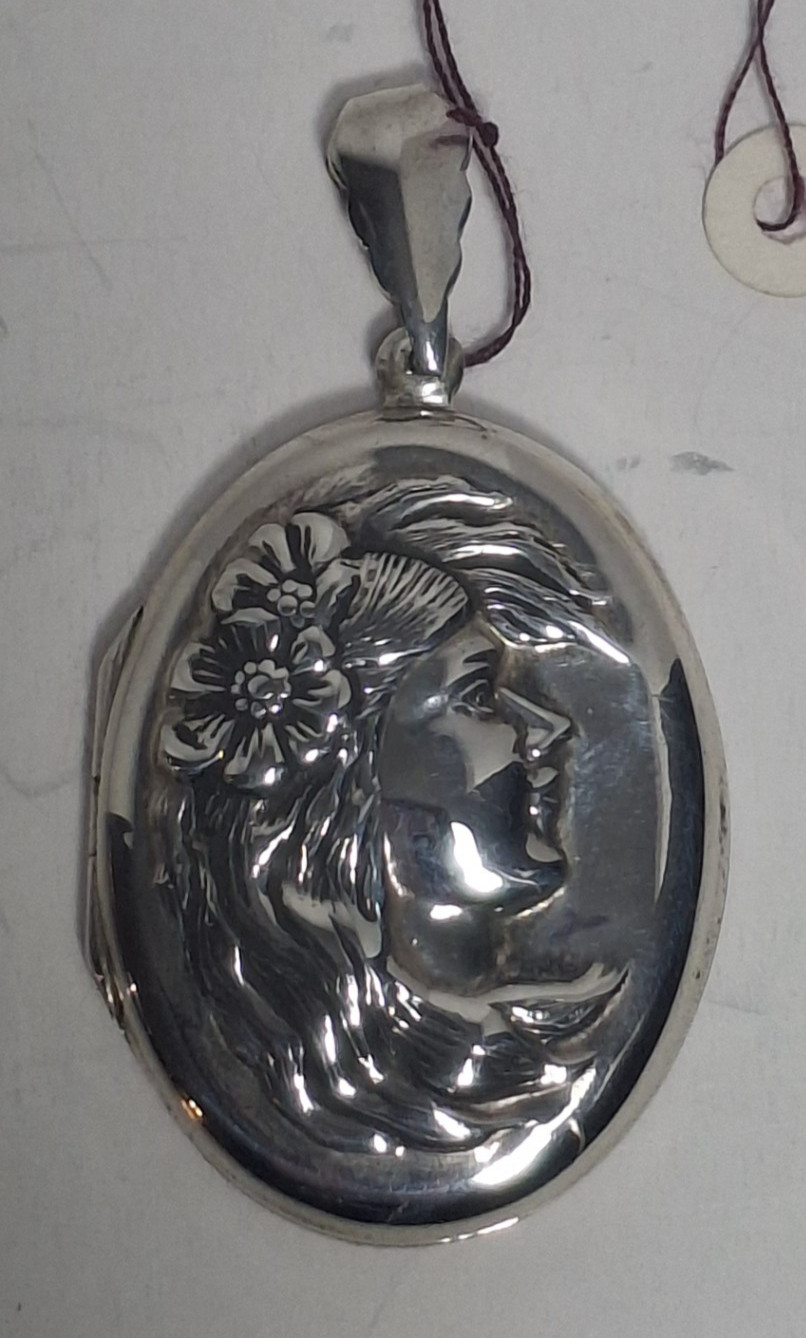 Sterling Silver Oval Locket Pendant Female Profile, Holds 1.5″ x 1″ Photos