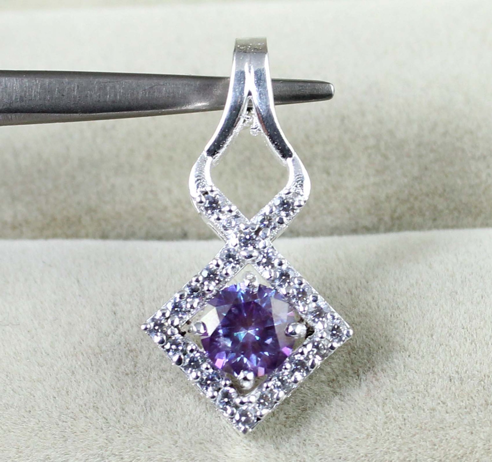 Purple Diamond Solitaire 1.23 Carat Round Cut Certified Latest Design Pendant