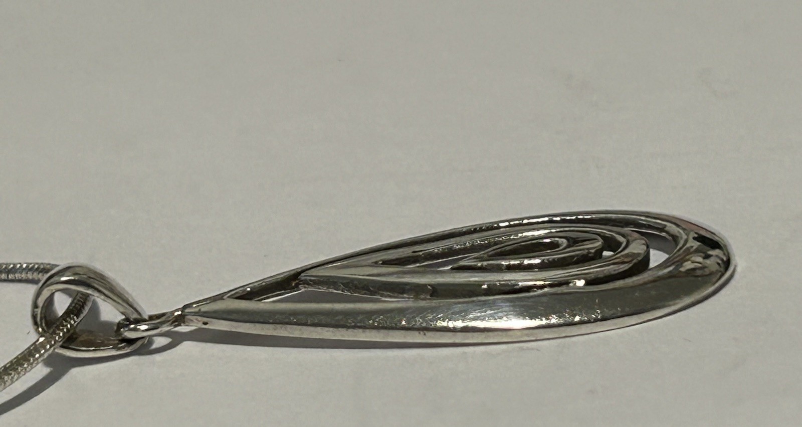 Vtg Sterling Silver 4cm Modernist Pendant on 40cm Snake Chain (7.28g)