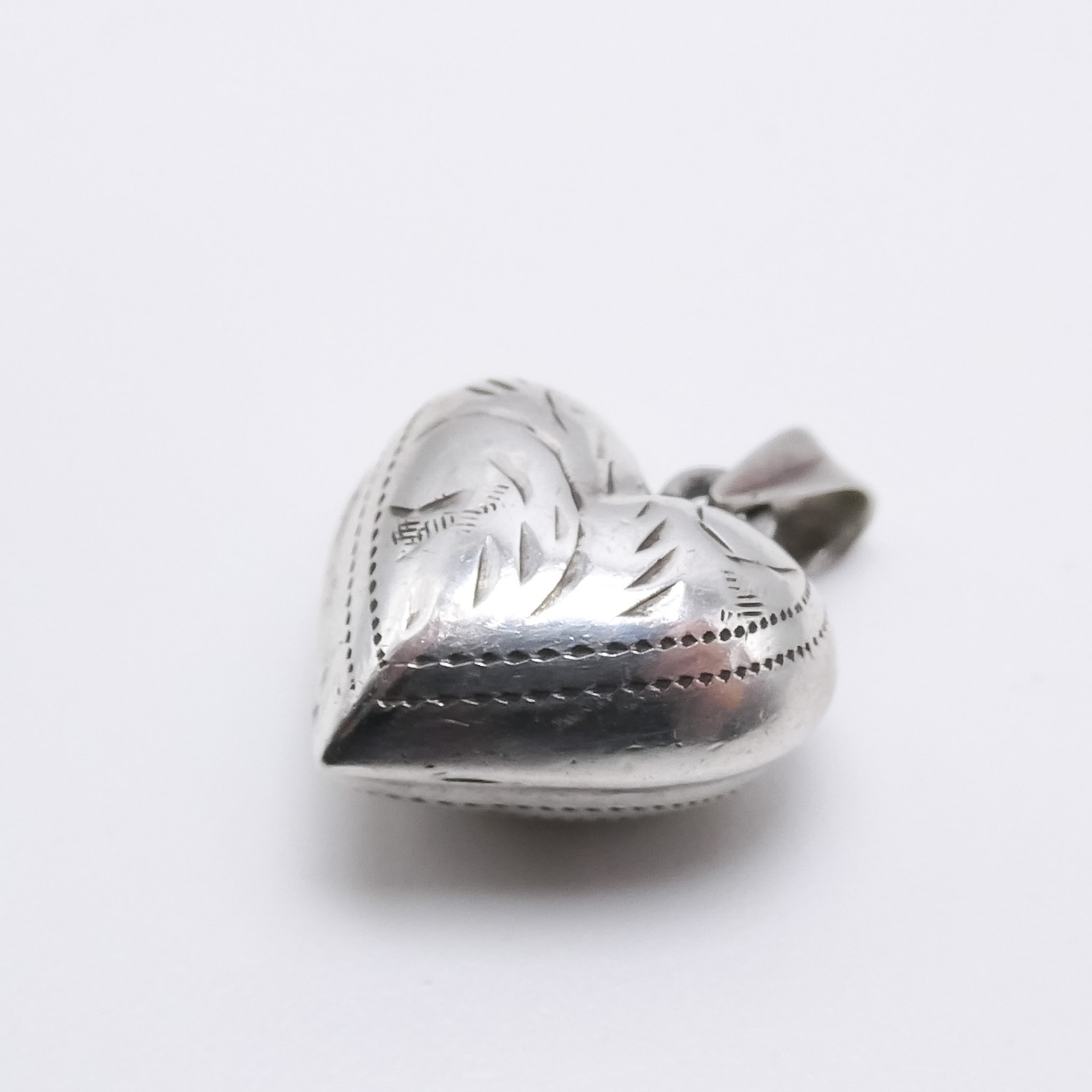 Sterling Silver 925 Puffy Heart Etched Diamond-Cut. 8″ Necklace Pendant