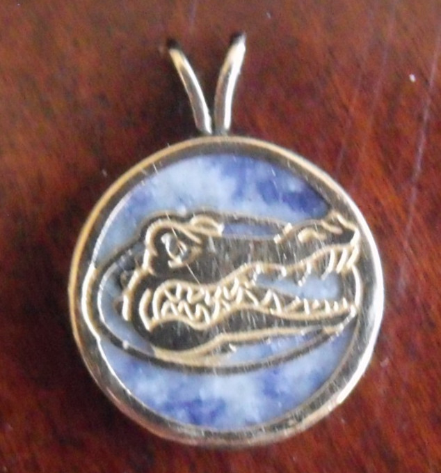 14K GOLD UF Gator pendant sodalite or blue jasper 1.9 grams MARKED, Excellent