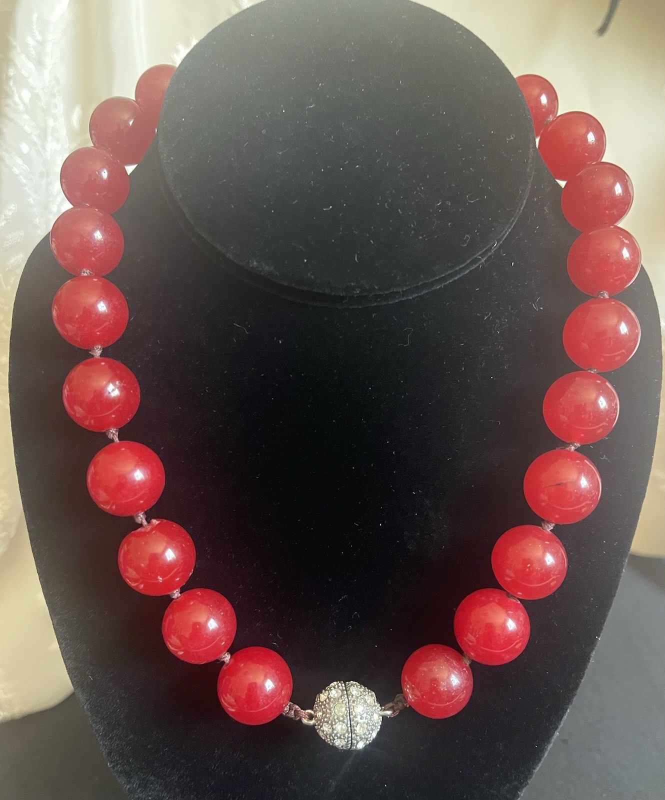 Gorgeous Red Onyx Beaded Precious Stones Statement Necklace Magnetic Closure