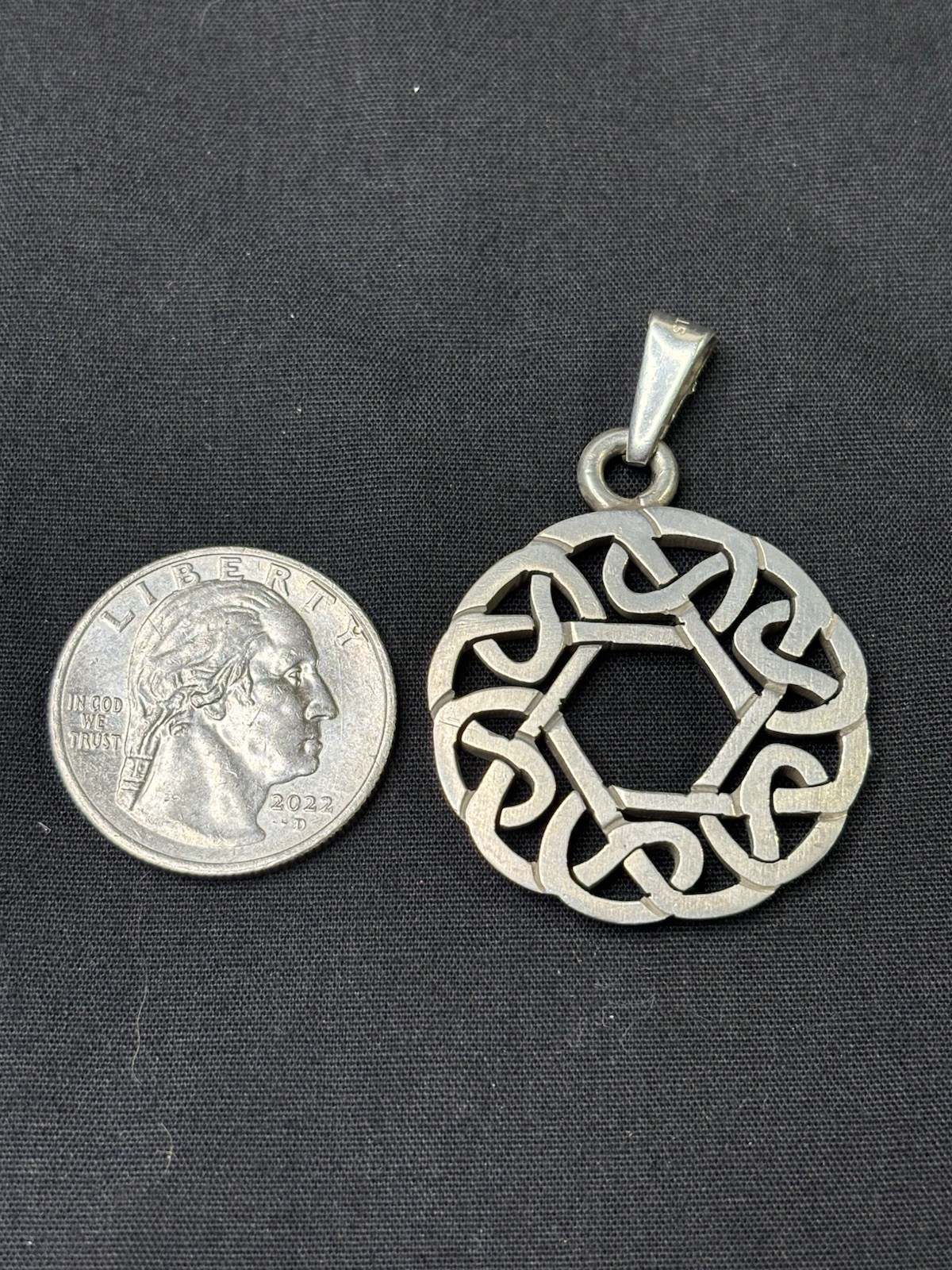VTG 925 Sterling Silver Male Or Female Round Openwork Design Celtic Knot Pendant
