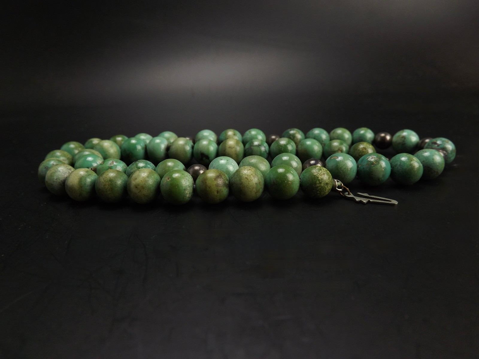 Antique/Vintage Natural Sage Green Turquoise & Silver Bead Necklace 18″, 38.3 gr