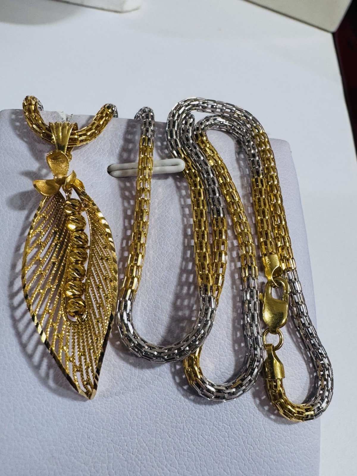 22K 916 Real Gold 21.5”/22” long Flower Leaf Set Necklace 14.1g 3.mm