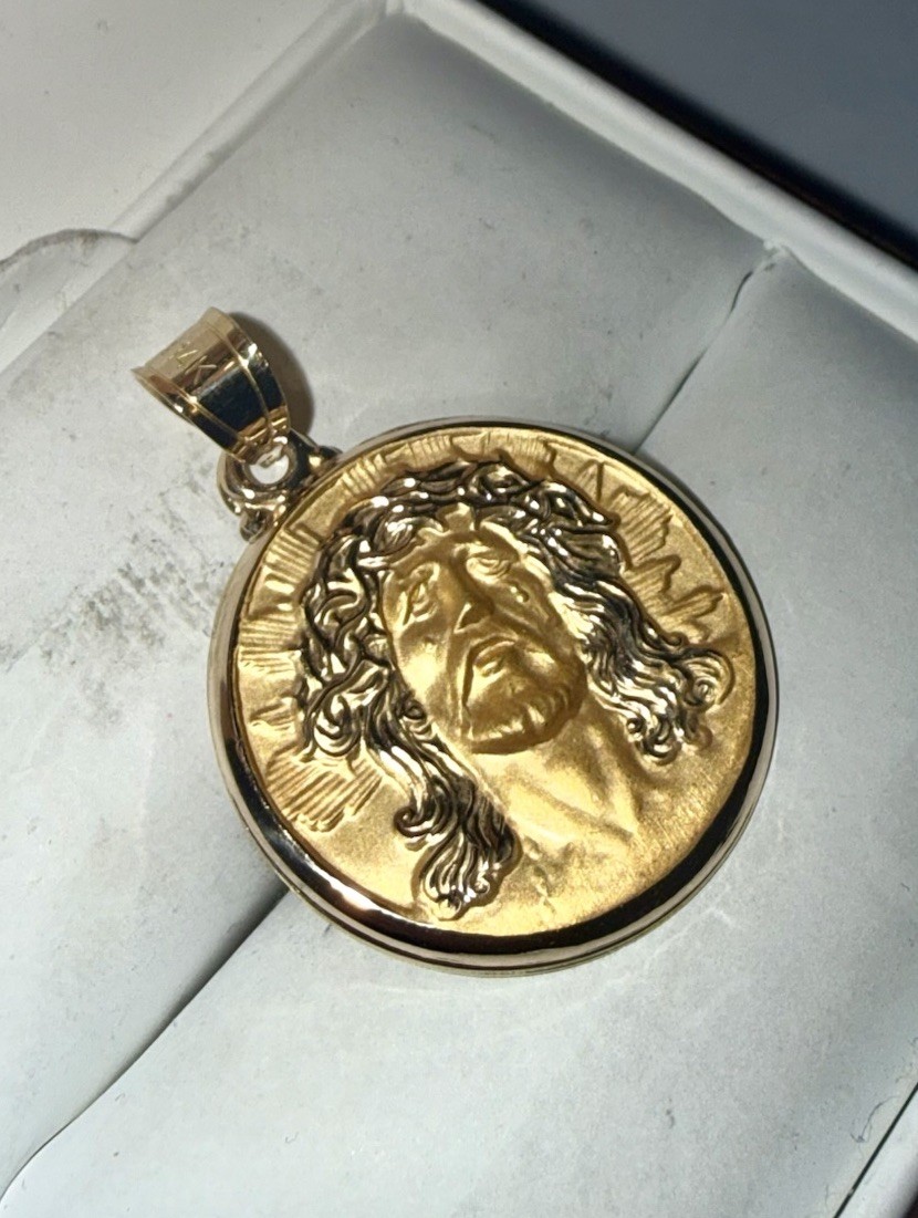 ESTATE Solid 14K Gold Head of Christ Religious Circle Pendant