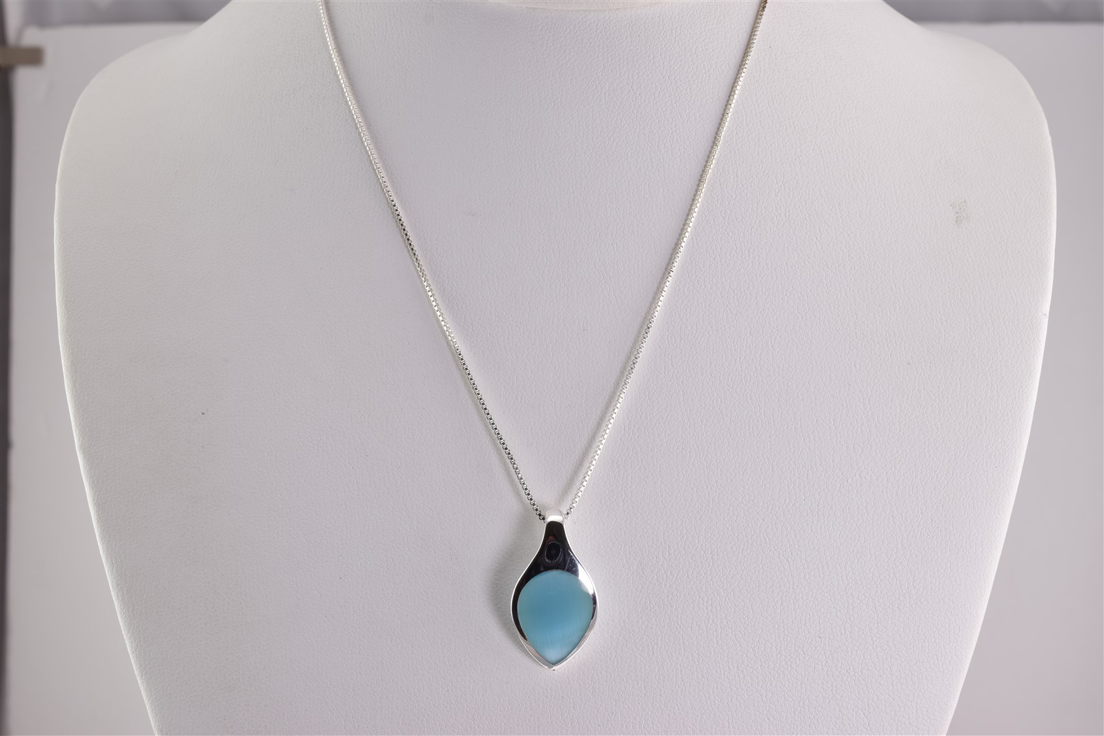 Sterling Silver 25mm x 16mm Blue Accented Modernist Teardrop 925 Pendant Chain