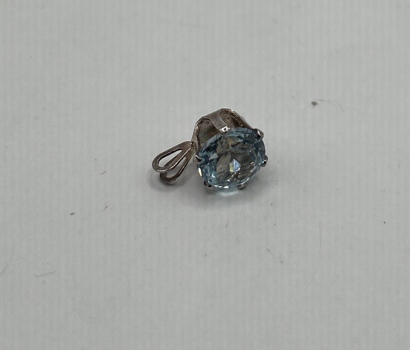 LG Round 1ct Sky Blue Topaz Pendant Set In 10k Gold 6 Prong Set 6mm; 4.25g Total