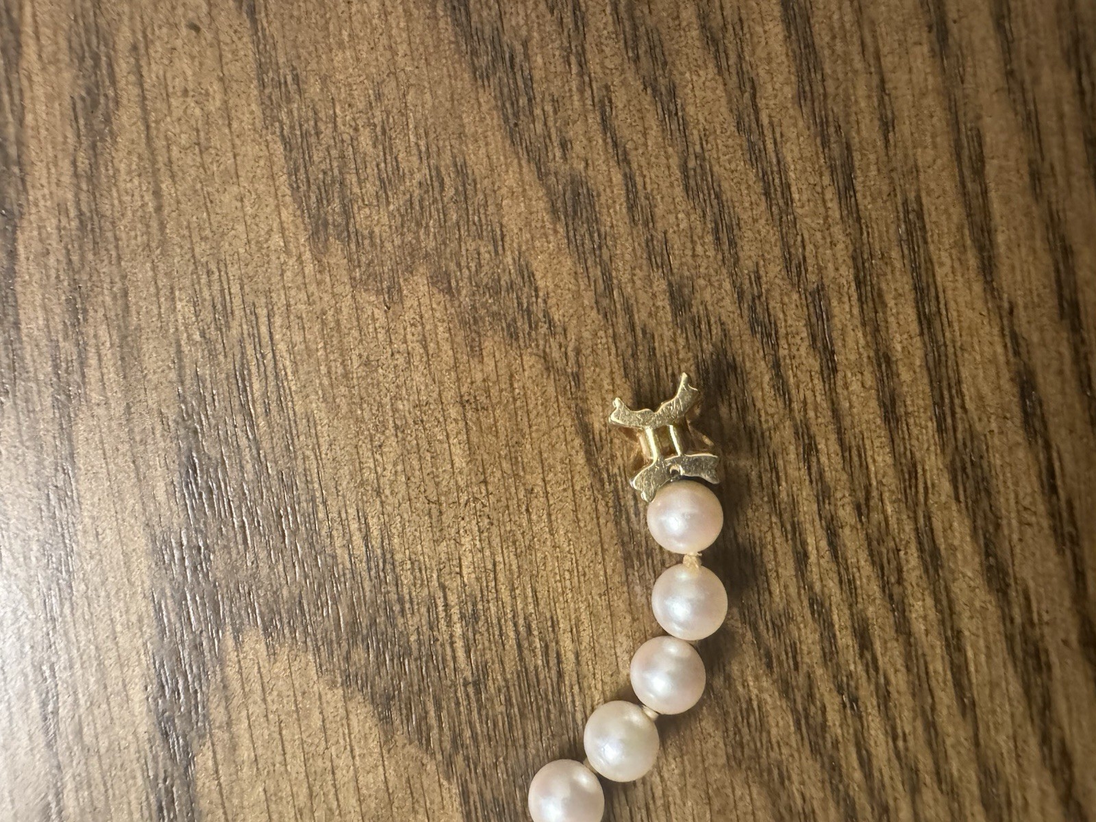 – Tiffany &CO 18 Inch pearl Necklace with signature Tiffany 18K gold clasp