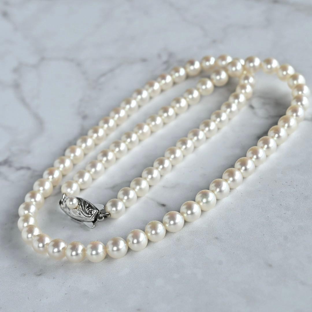 TASAKI Hanadama Grade Akoya Pearl Necklace 5.6-6.0mm 17.3in Silver Japan Boxed