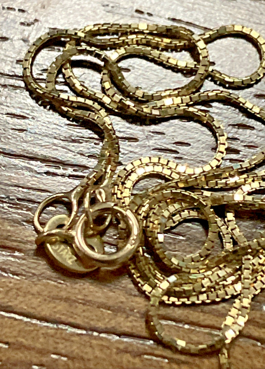 10kt Real Gold Thin Box Chain 1.48grams 22inches Starz Brand New with Retail Tag