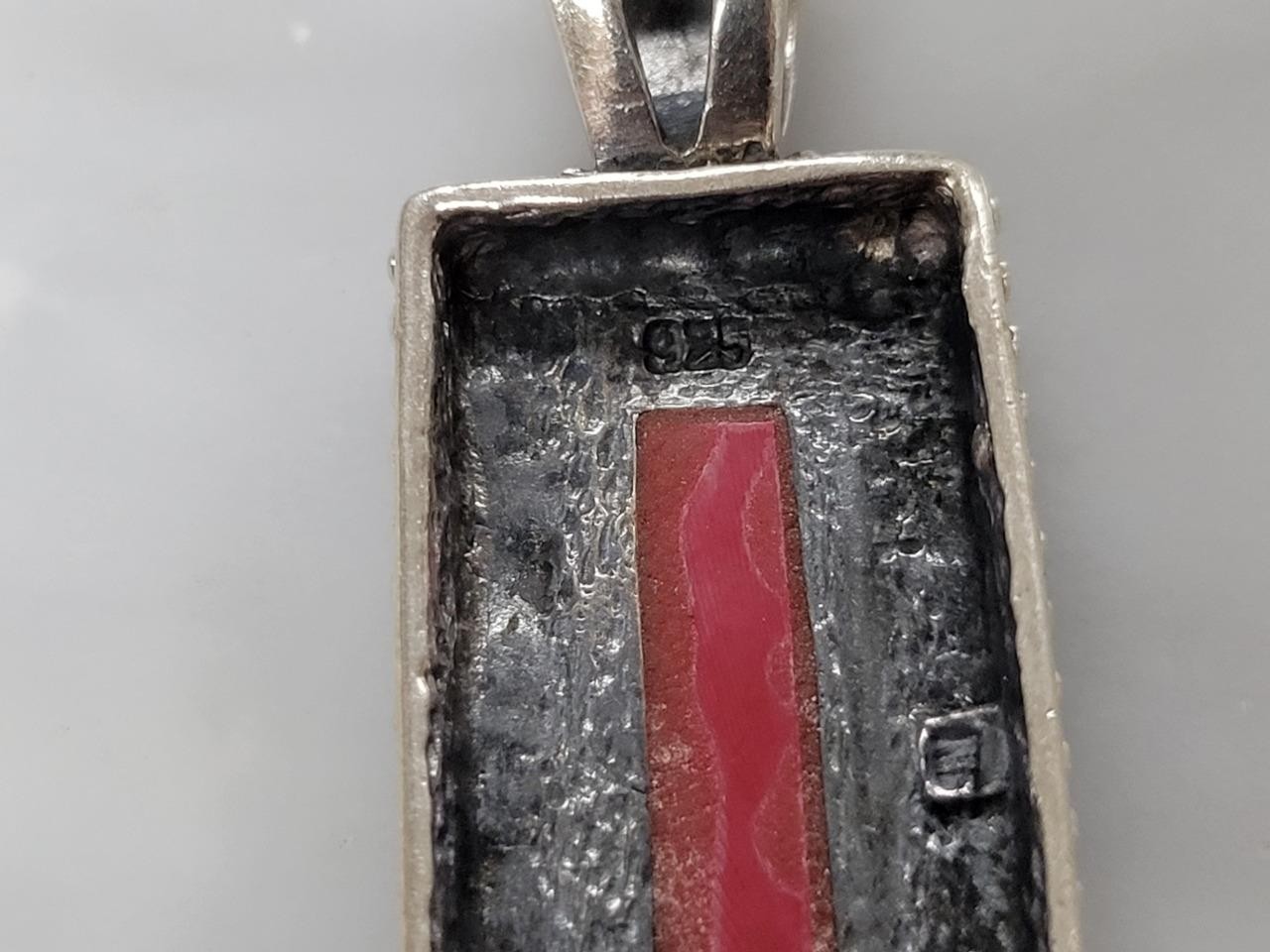 Ornate Sterling Silver Unknown Red Stone Pendant ~ 7.4grams ~ 3-C292