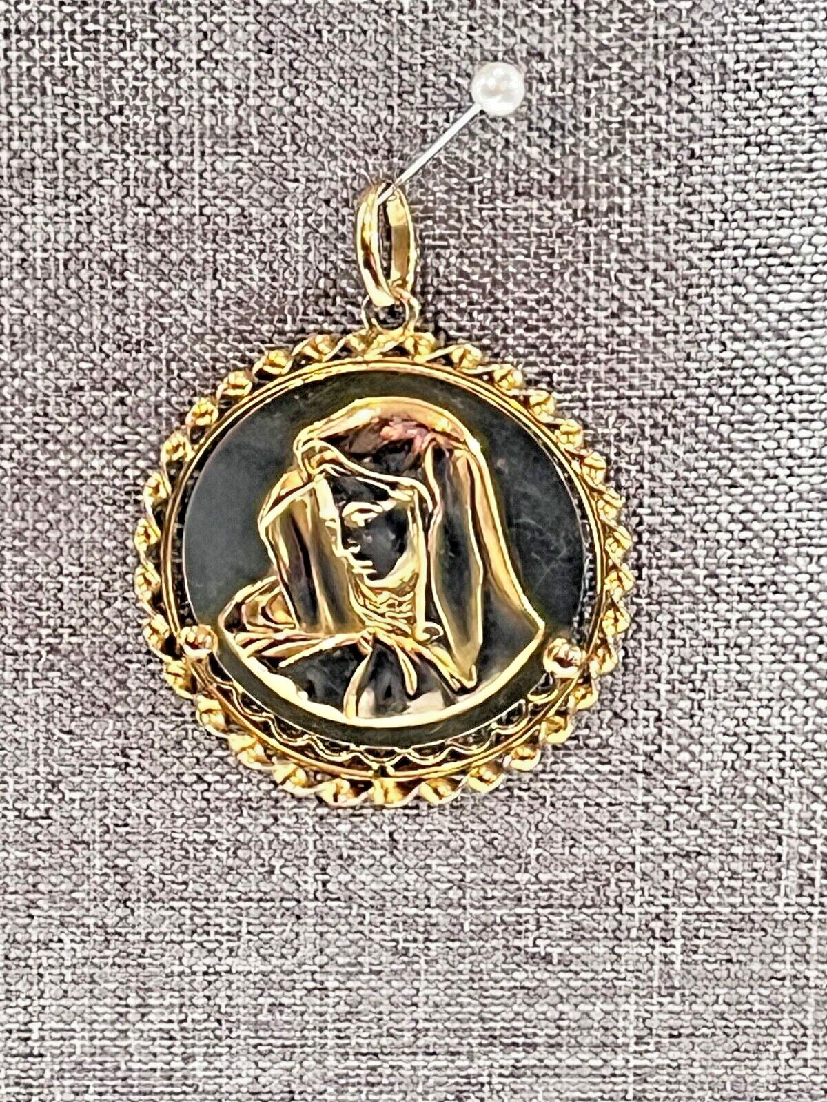 Large 18k Yellow Gold Madonna Pendant A Little Over 1-1/2″ In Diameter! 13.8 Gr.