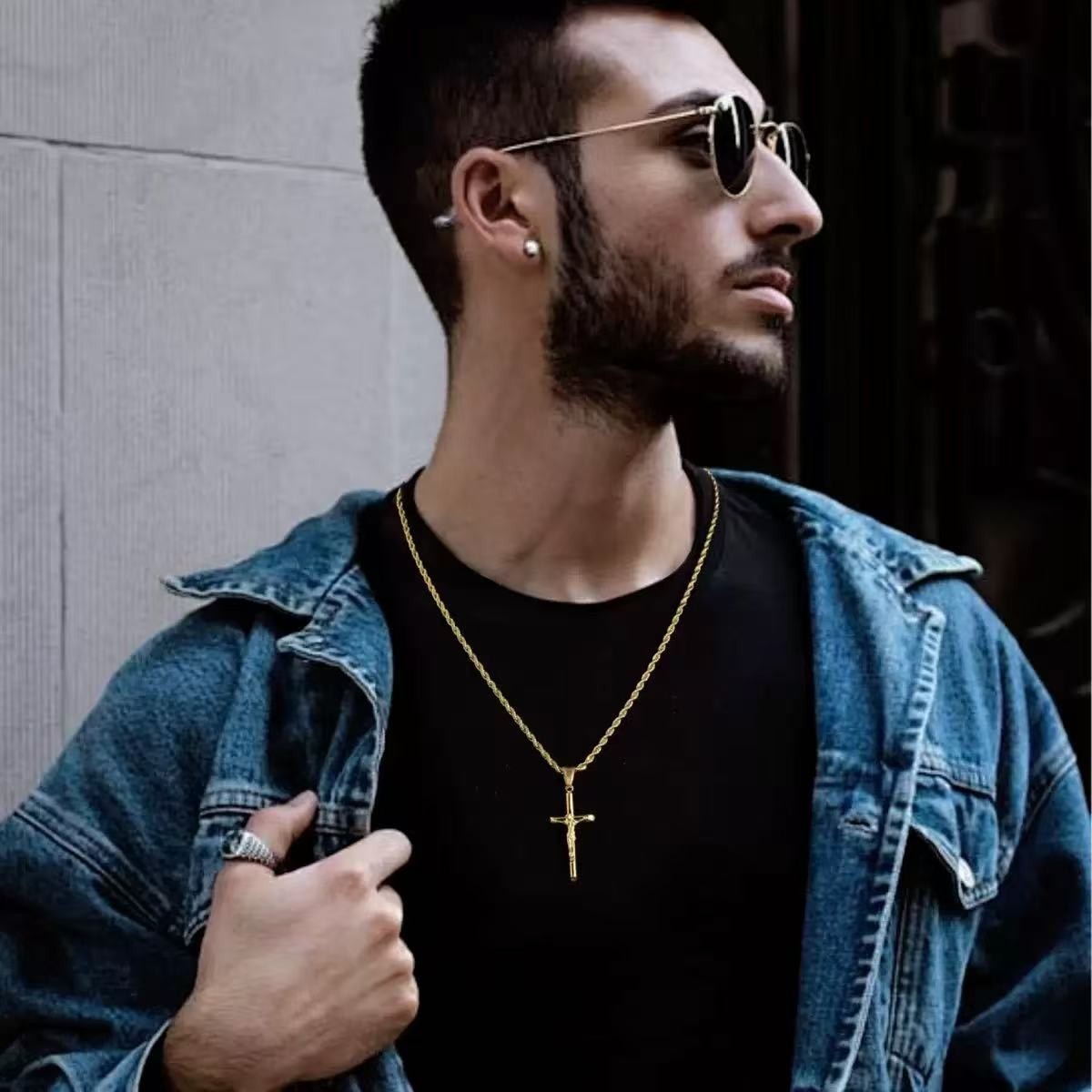 Cut D/VVS1 cross pendant necklace, 14K gold finish. White and gold.