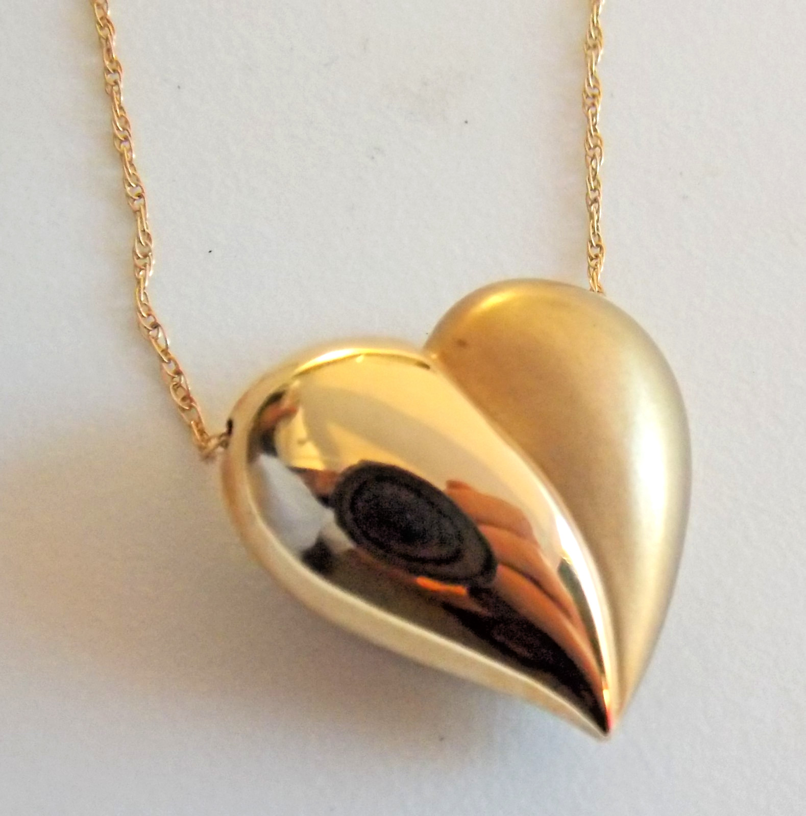 14K GOLD PUFFY SATIN/GLOSS SLIDING HEART NECKLACE 18″ ELEGANT BEAUTIFUL