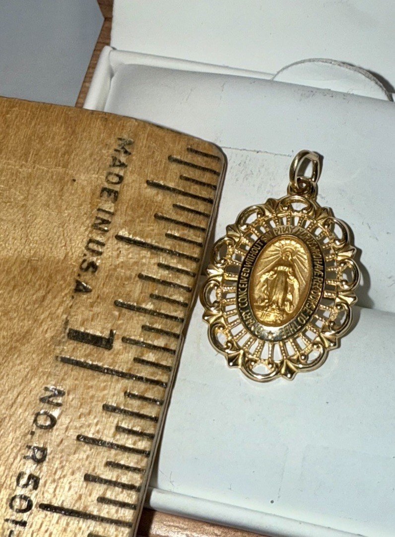 ESTATE Solid 14K Gold Virgin Mary Religious Oval Pendant