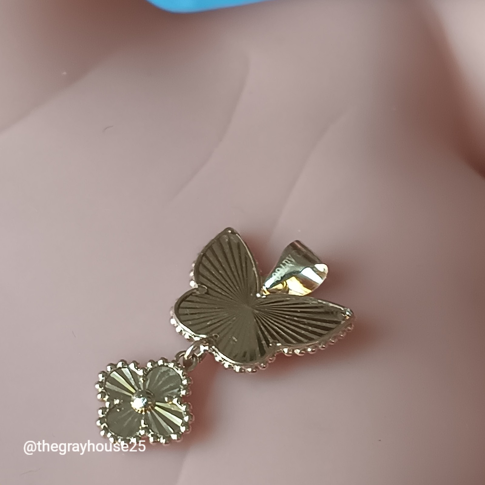18K Yellow Gold Butterfly Flower Pendant Charm Vertical Drop Dangling 750 NEW