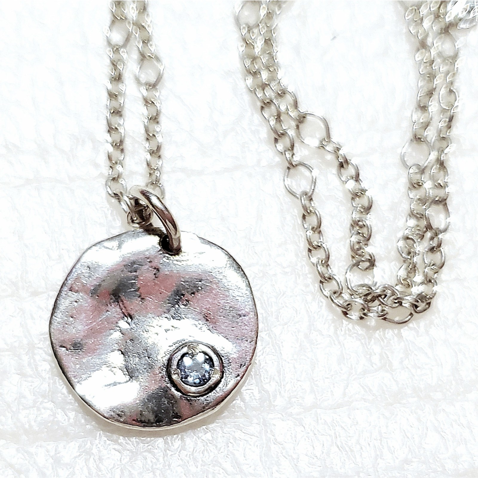 DIDAE Blue Topaz hammerd Disc Pendant Necklace 925 Sterling Silver VTG