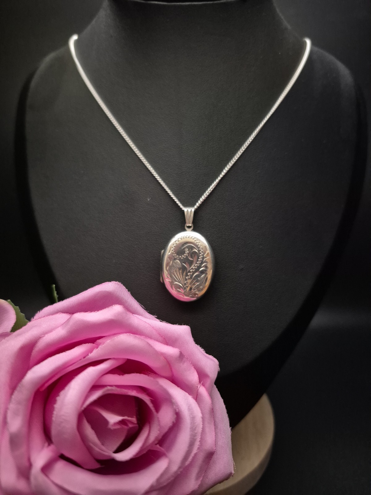 LOCKET – Sterling Silver Double Photo Picture Locket Pendant & Chain