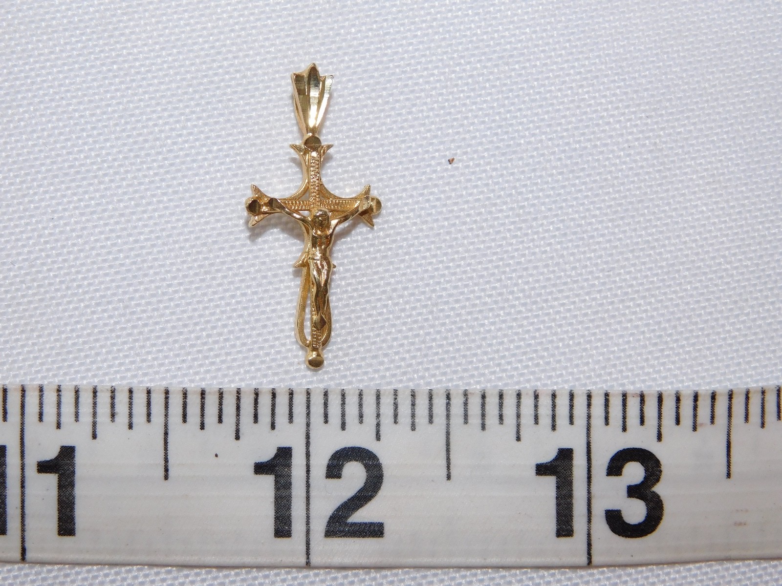 Unbranded 14K Yellow Gold Crucifix Pendant 1.2 grams Jesus Religious Cross