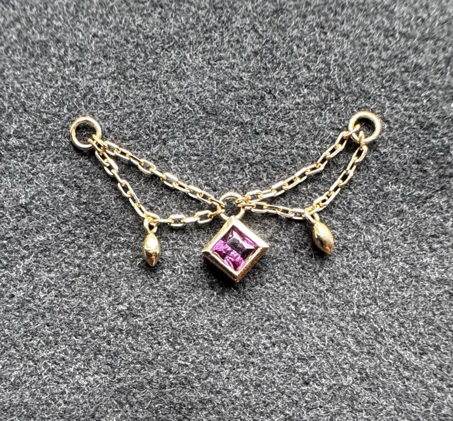 MODERN MOOD “BELLE” PRINCESS CHAIN ATTACHMENT IN GOLD WITH RHODOLITE GARNET