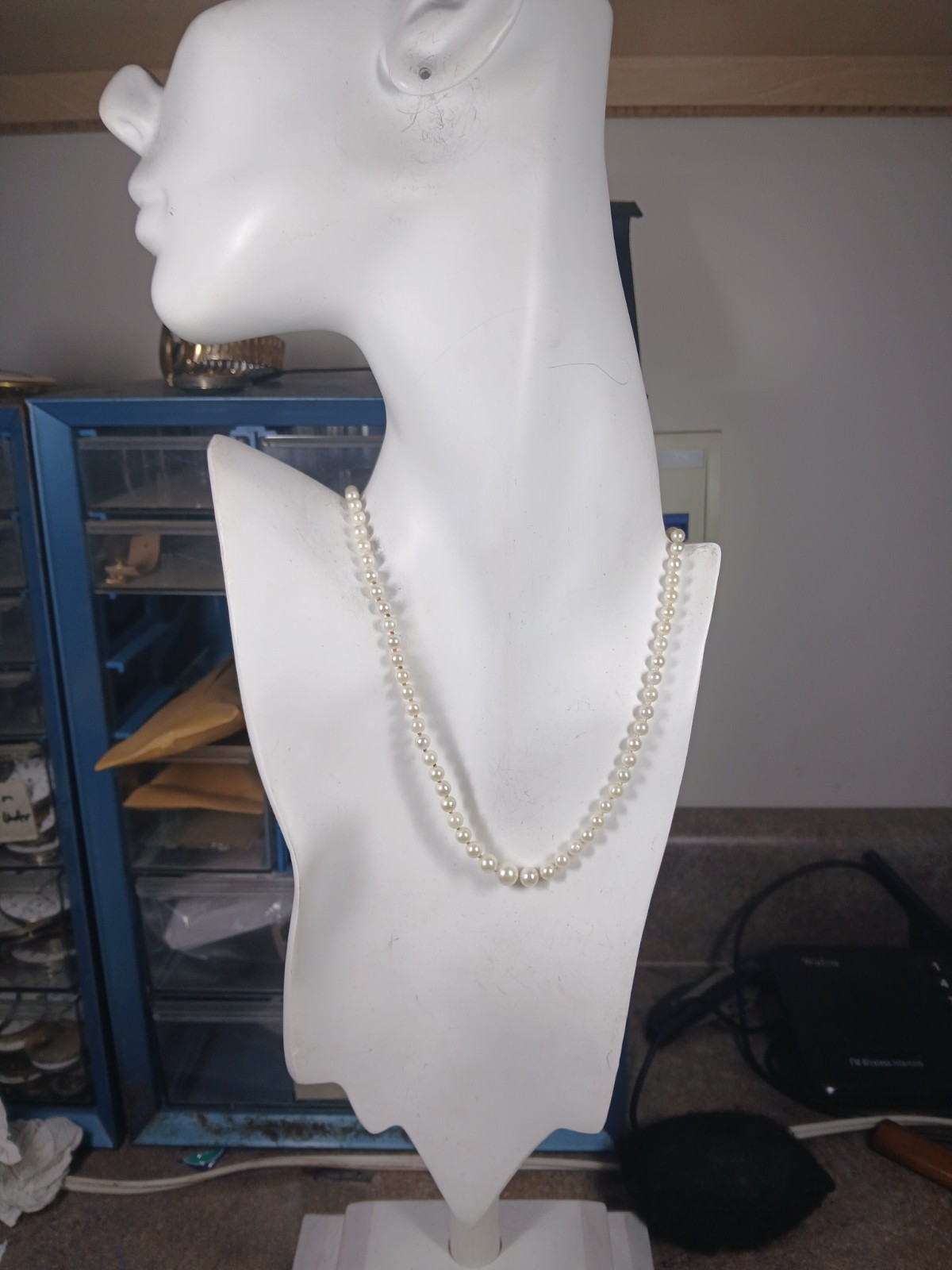 Vintage 14K White Gold Clasp Real Akoya Pearl Graduated 19″ Necklace