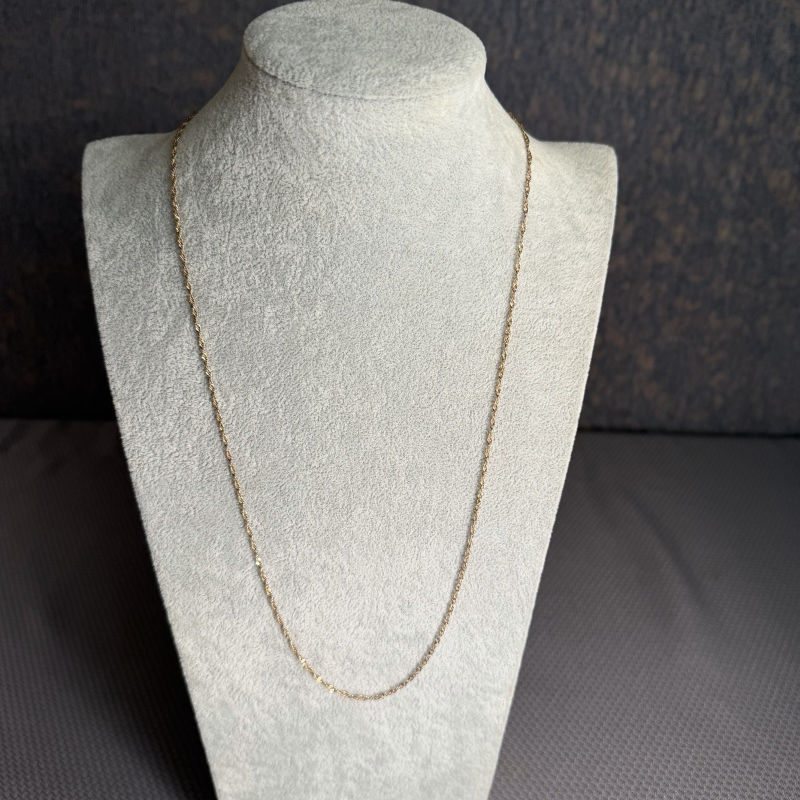 14K Yellow Gold Singapore Chain Necklace 24″ Italy Slim 1.44mm Twist 3.01g