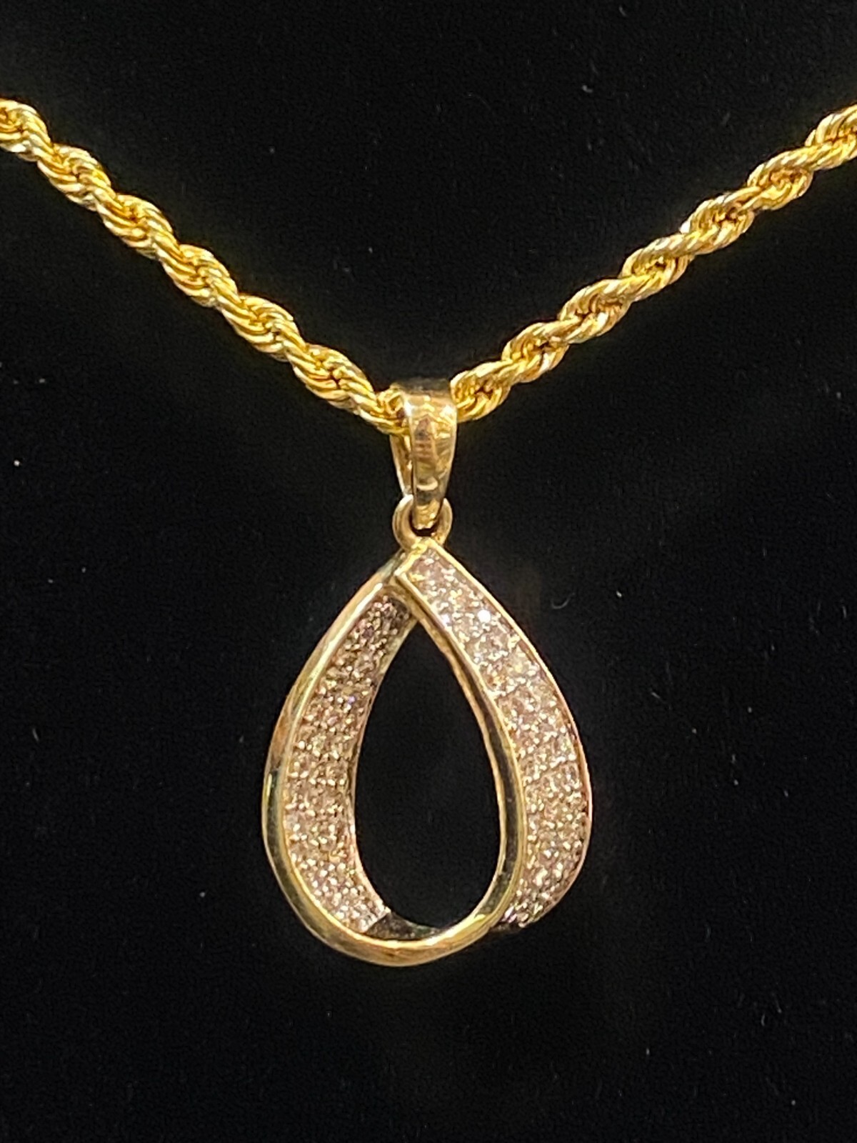 Pave 0.75 Cts Round Brilliant Natural Diamonds Pear Drop Pendant In 585 14K Gold