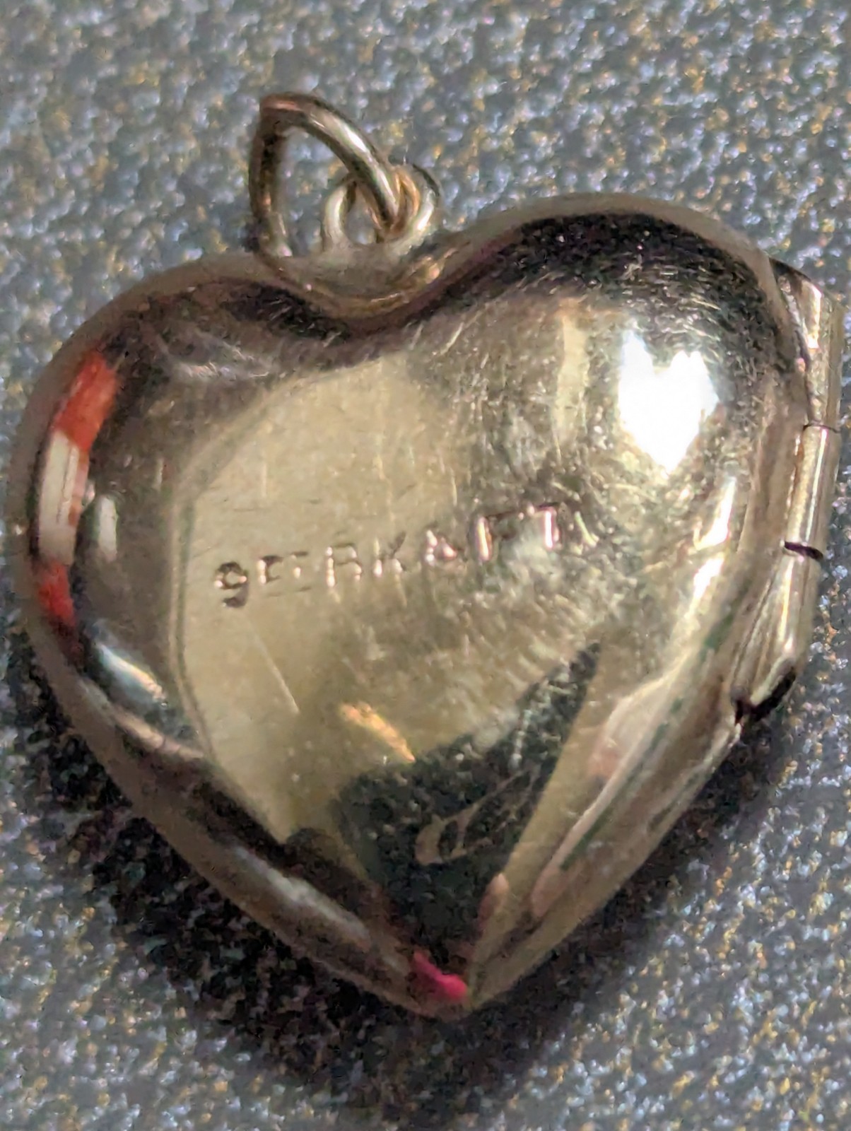 9ct Gold – vintage – BK & Ft Heart Locket Engraved detail used 2.4g