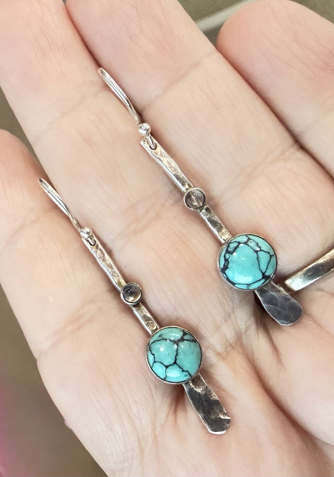 Singed NP 925 Sterling Silver Navajo ? Earrings Hammered Dyed Howlite Dangle Bar