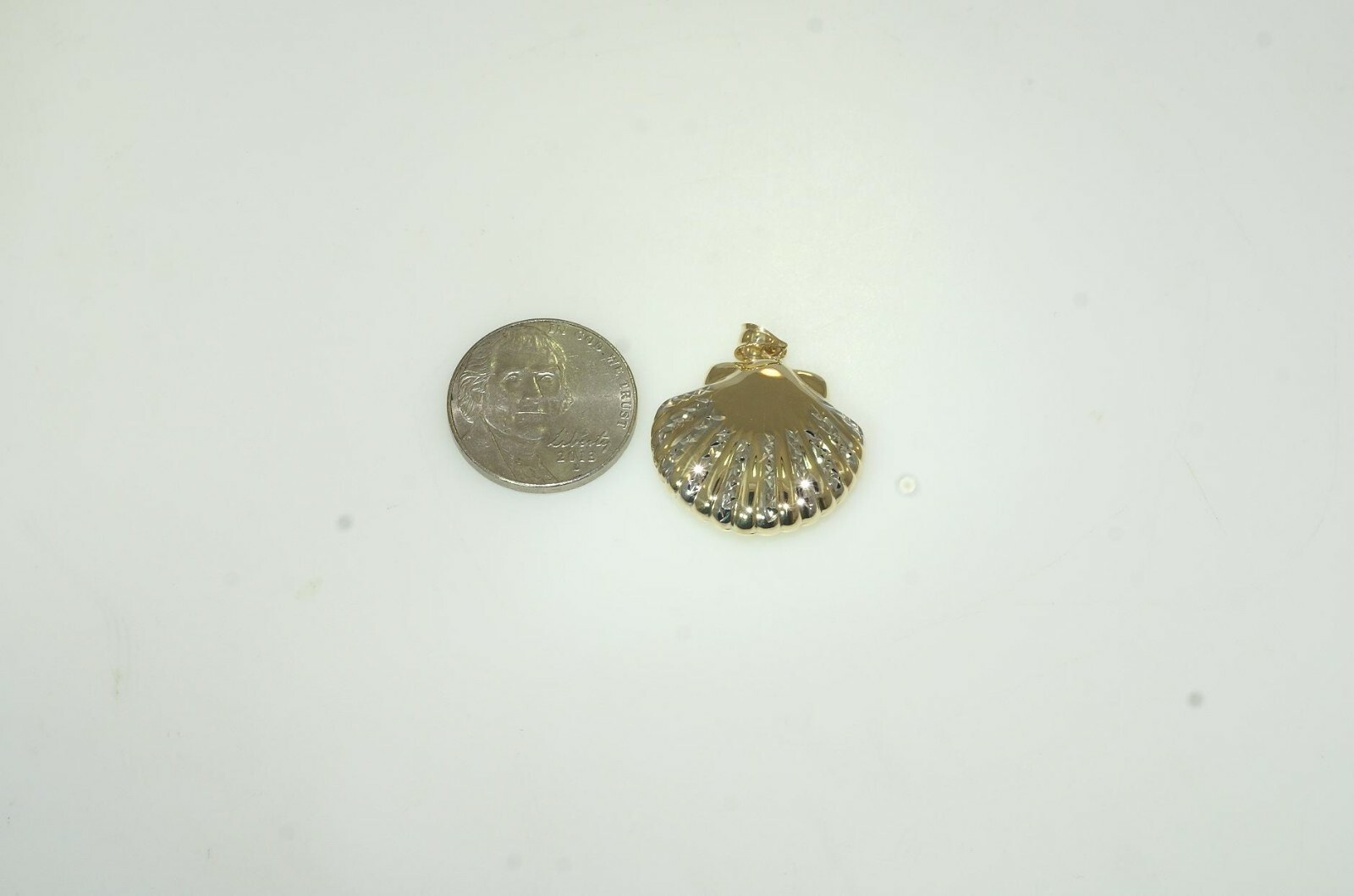 23.5MM 2-TONE 14K YELLOW GOLD DC HAWAIIAN 2-SIDED PUFF SCALLOP SEASHELL PENDANT