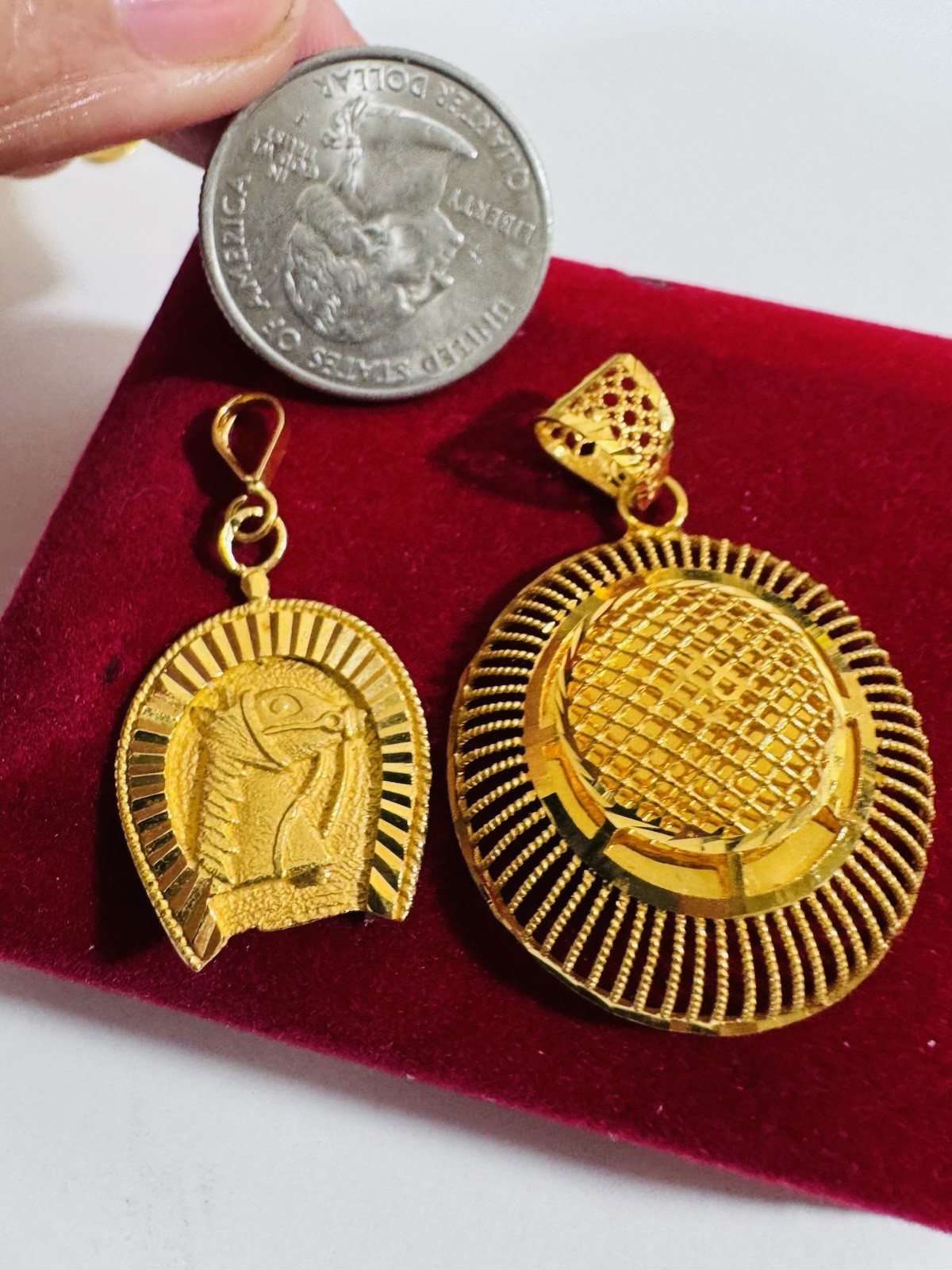 RARE Gold Two Set of Pendant 21K Horseshoe & 22K Round 7.9g