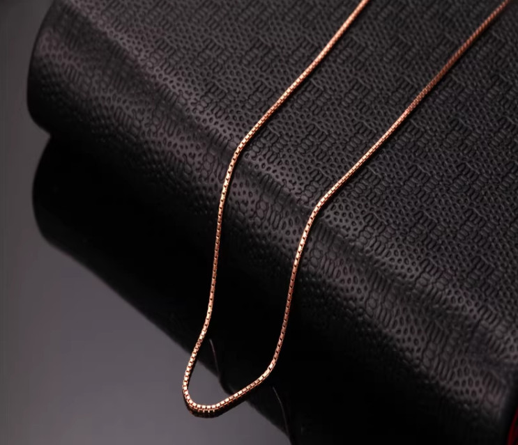 Pretty 14 Karat Solid Rose Gold 0.45mm Classic Box Chain Necklace – 18 Inch