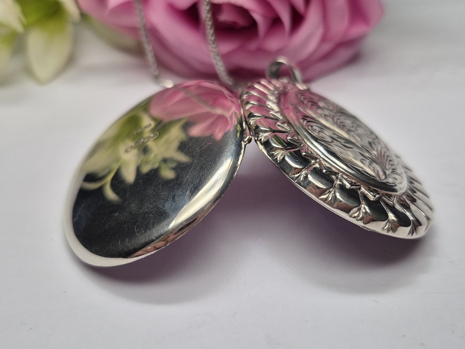 LOCKET – Large Vintage Oval Double Photo Locket/Keepsake with 30″ Chain.