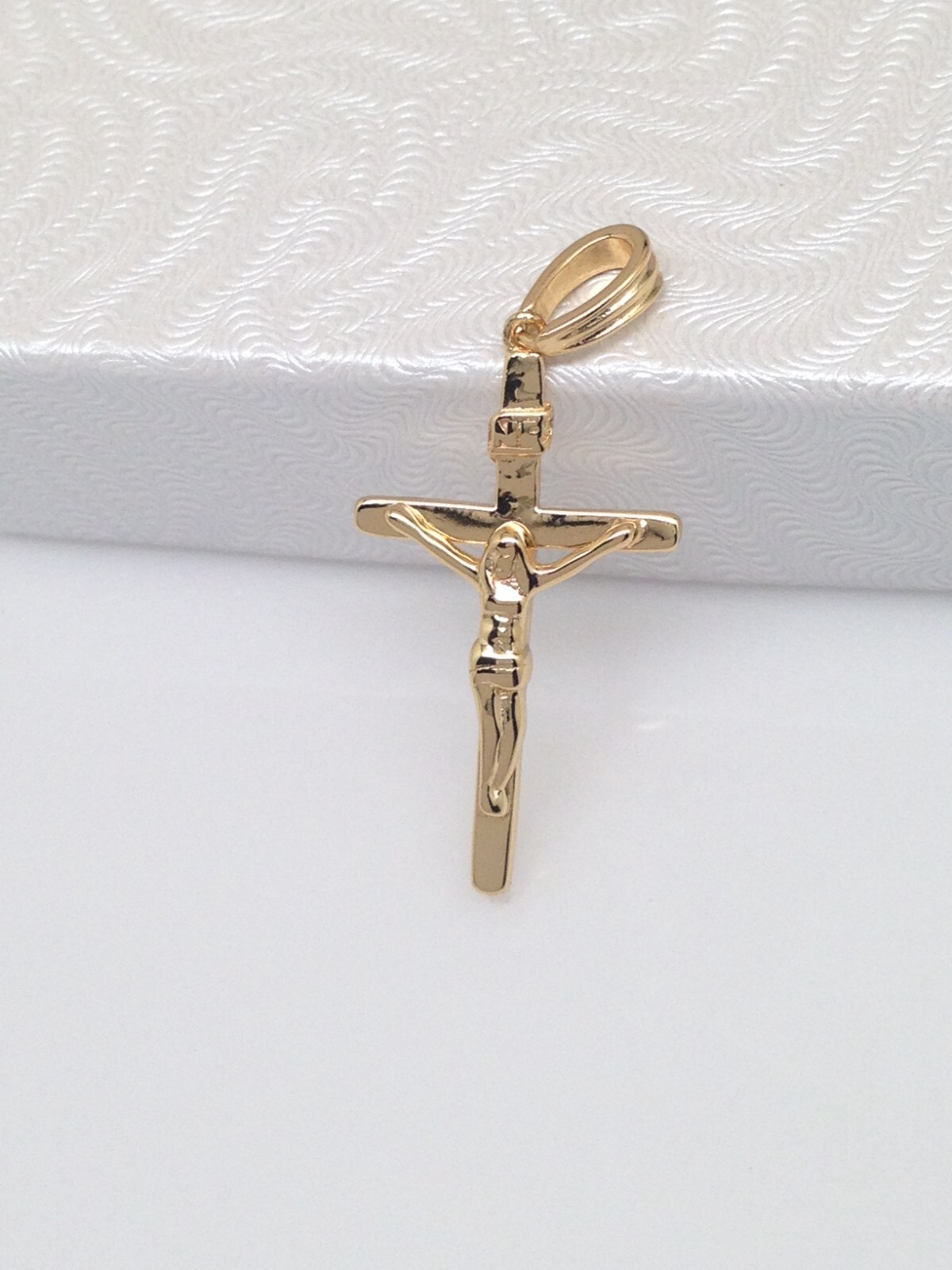 Mens Womens Small Jesus Crucifix Cross Pendant 925 Sterling Silver 24/32mm Gold