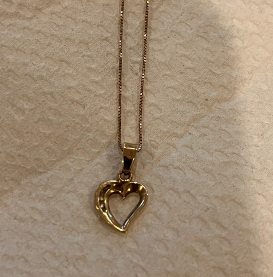 Germany 8 Karat/333 Yellow Gold Open Heart Pendant w 18″ Box Chain ~ 2.25 grams