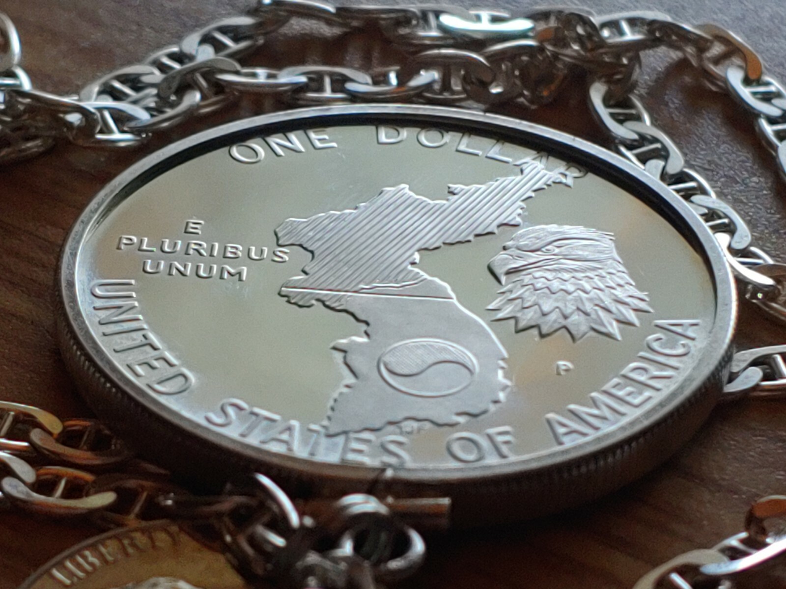 1991 KOREAN WAR US SILVER DOLLAR PENDANT on a 24″ 925 SILVER MARINER CHAIN.