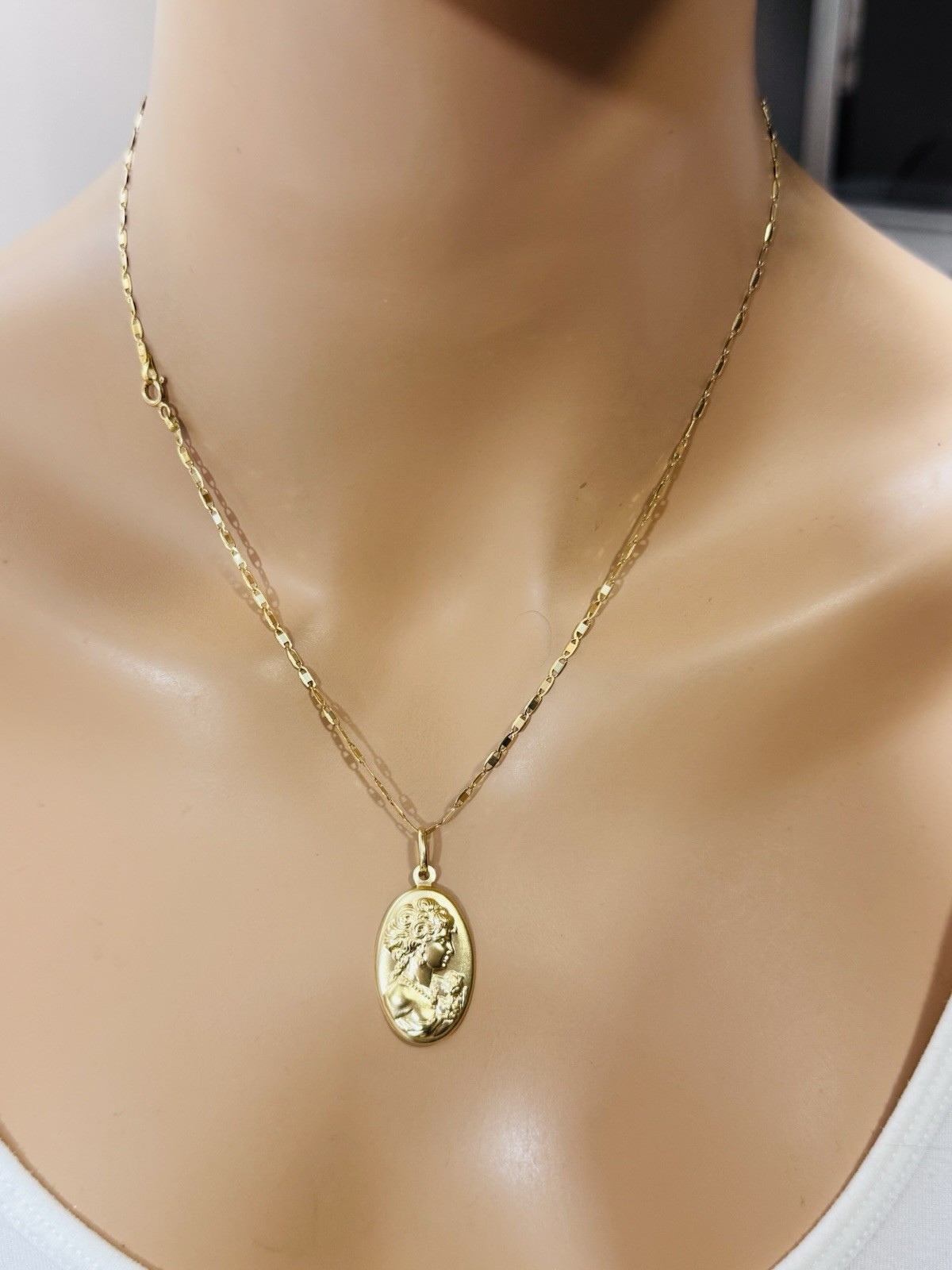 18K 750 Gold Set Queen Elizabeth Earring & Necklace 18” Long 7.6g 3mm