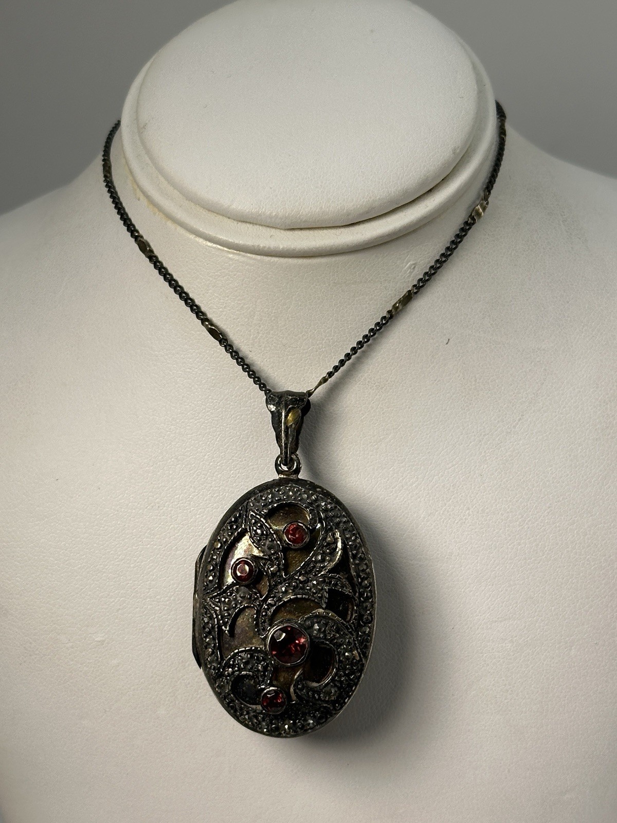 925 Sterling Silver Chain & Art Nouveau Style Oval Locket Pendant & Garnet, 32”