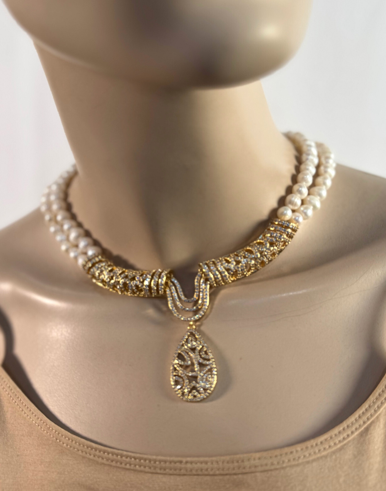 Freshwater pearls with large center piece , perfect foe all occasions, Handmad